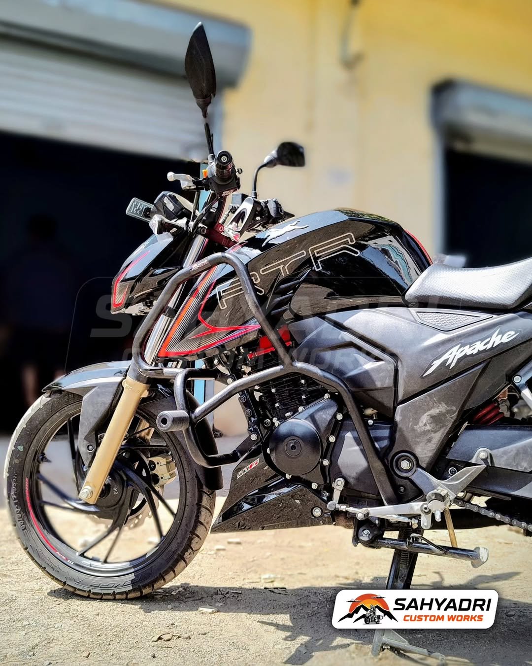 TVS APACHE RTR 4V 1